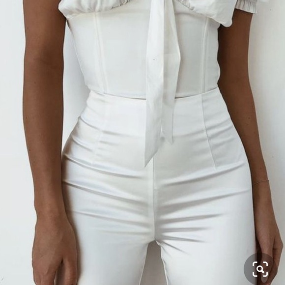 Banana Republic Pants - White Linen pants flare for the summer